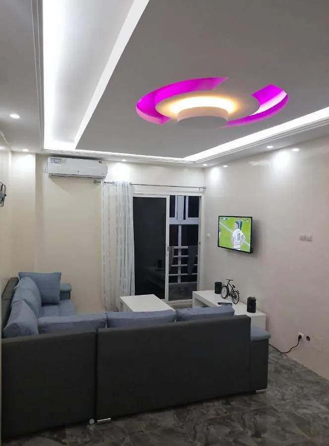 Appartement T4 Zone Mixta à Dakar 0*,